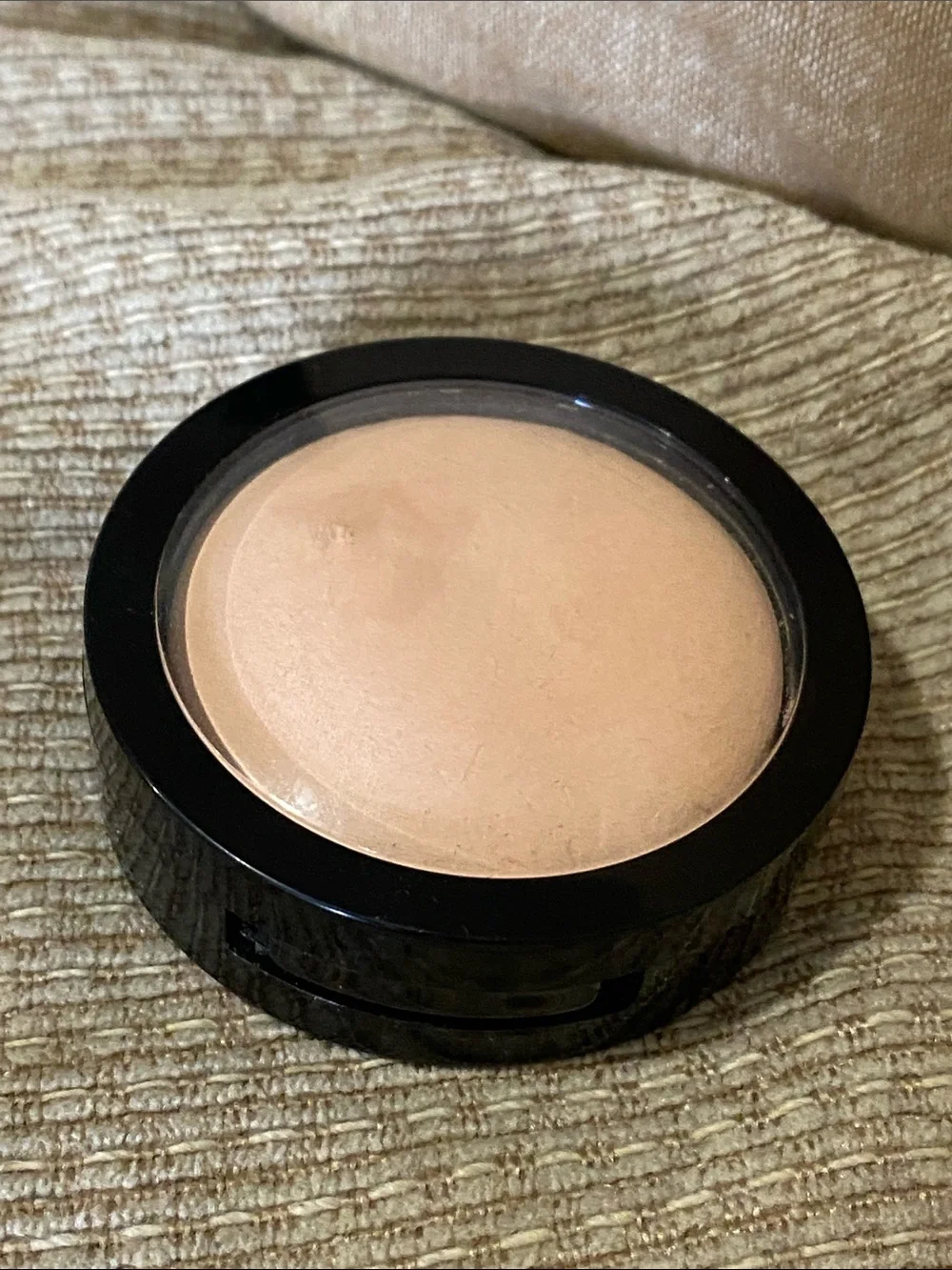 Laura Geller light beige